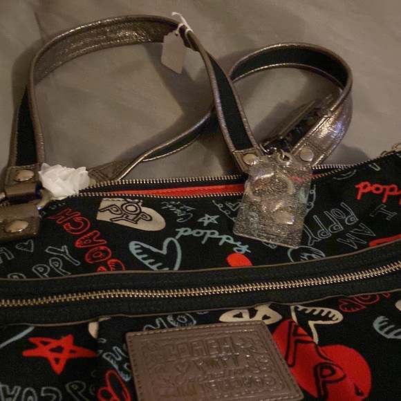 Brand new coach - Picture 3 of 3